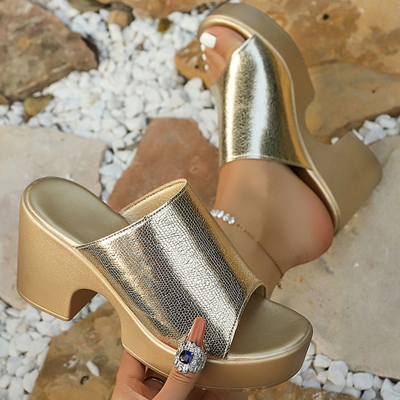 Metallic Heel Sandal - Модные золотые и серебряные массивные сандалии