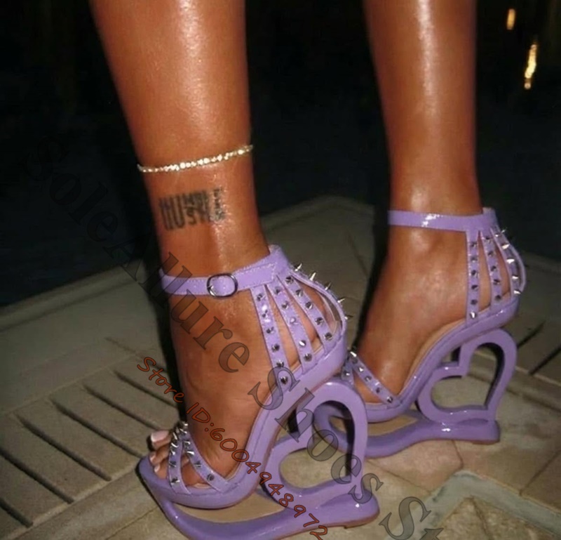 Ярко-розовые сандалии на танке – обзор и цена Metallic Heel Sandal